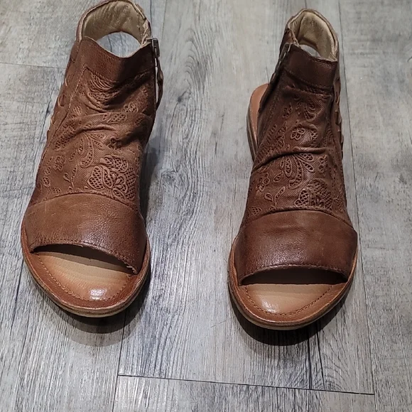 Miz Mooz Women's Tan Leather Mules - Picture 5 of 5